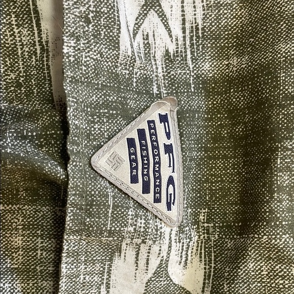 Columbia PFG Olive and White Casual Button Down Shirt - Picture 4 of 4
